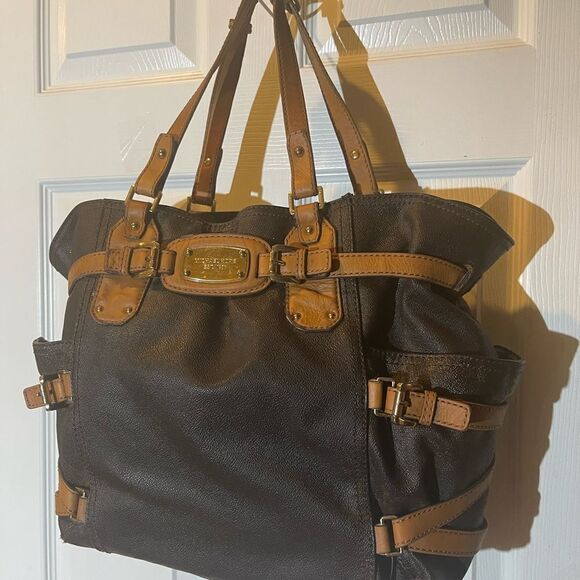 Michael Kors Brown coated canvas& tan leather straps &trims large shoulder bag. - Picture 2 of 15